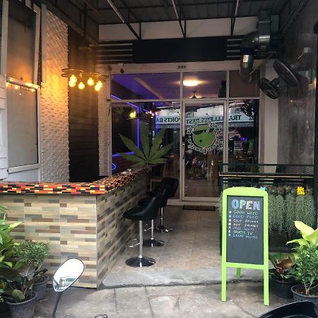 Bonkers Guesthouse Pattaya Exterior foto
