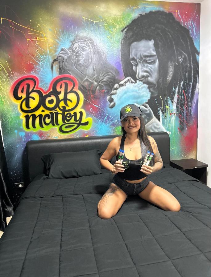 Bonkers Guesthouse Pattaya Exterior foto