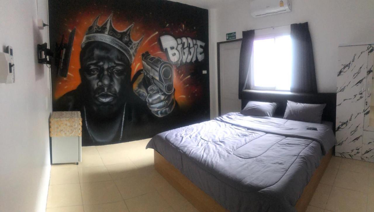 Bonkers Guesthouse Pattaya Exterior foto