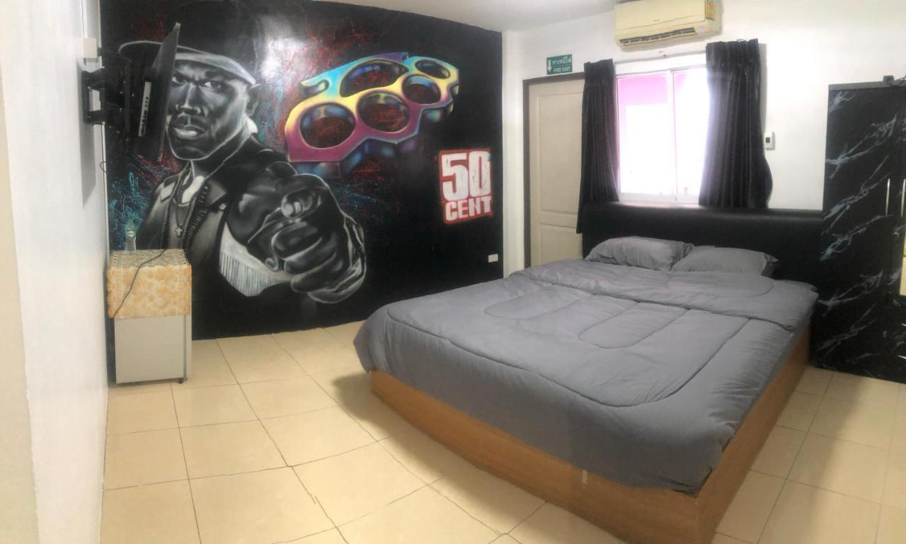 Bonkers Guesthouse Pattaya Exterior foto
