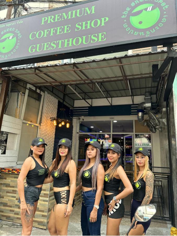 Bonkers Guesthouse Pattaya Exterior foto