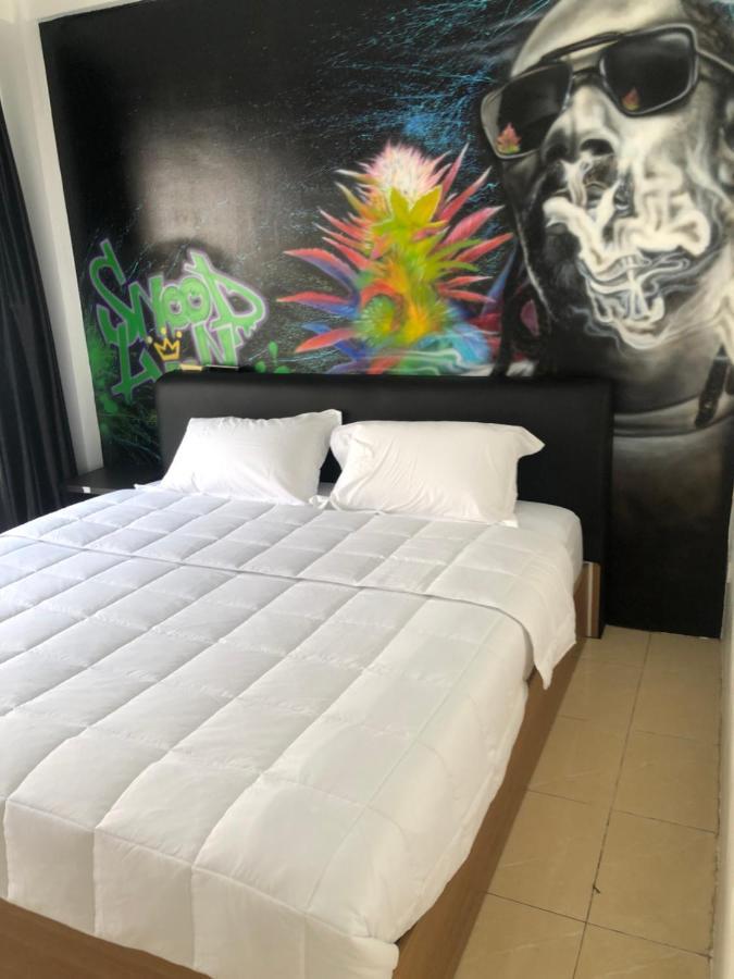 Bonkers Guesthouse Pattaya Exterior foto